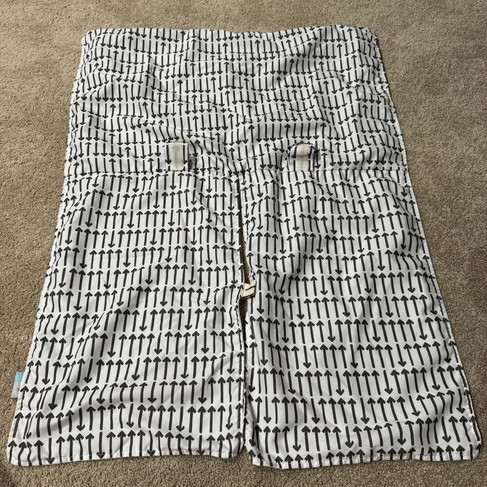 Goldbug On the Go Baby Car Seat Cover White w/ Gray Arrows Unisex Lightweight